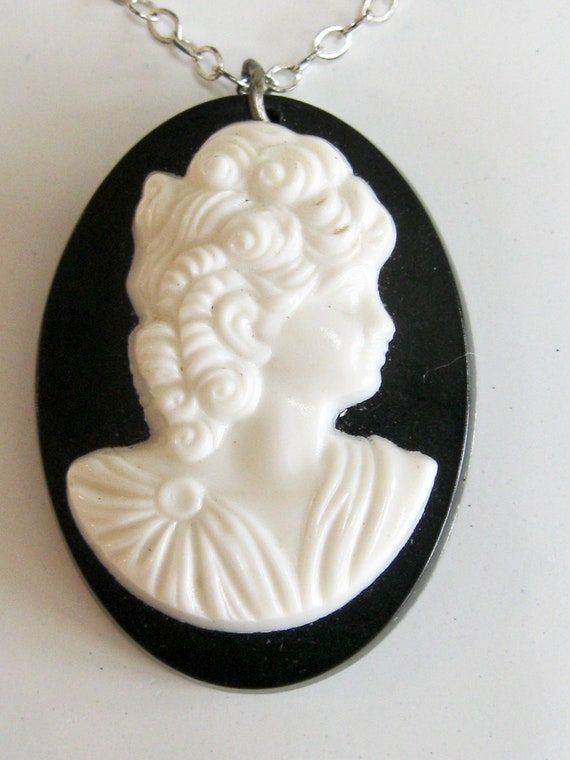 HOPELESS ROMANTIC  - Vintage Mixed Cameo Jewelry … - image 7