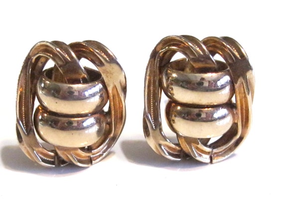 Classy Gold Vintage Clip On Earrings - Twisted Fa… - image 9