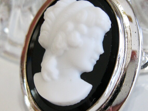 Vintage Mid - Century Black and White Cameo Versa… - image 4