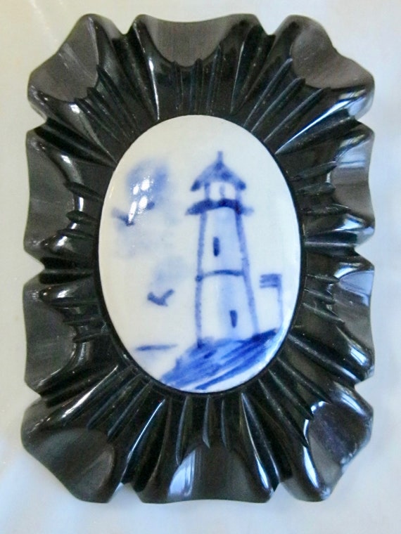 Rare Vintage Deep Carved Black Bakelite Pin / Broo