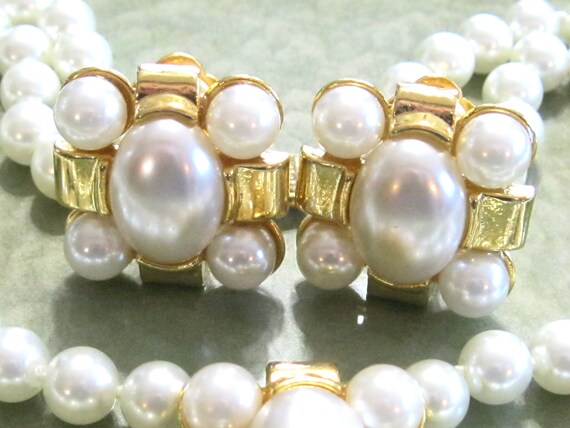 Classy 1980's Pearl Necklace and Earring Set - Vi… - image 3