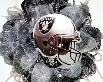 Raiders wreath, Oakland Raiders wreath, Raiders football decor, Raiders football wreath, Raiders door hanger, Oakland Raiders decoration