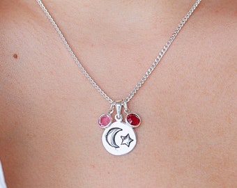 Collar de luna y estrella de plata esterlina, collar personalizado de plata esterlina, luna grabada y colgante de estrella Elija la piedra de nacimiento y la inicial