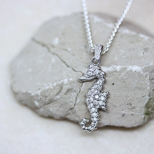 925 Sterling Silver Seahorse Necklace, Hippocampe d’argent avec pierres de Zirconia cubique, pendentif d’hippocampe