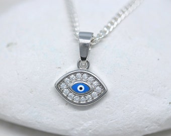 Collar de mal de ojo de plata de ley. Mal de Ojo Incrustado con Gemas Cúbicas de Zirconia. Mal de ojo de plata esterlina en una cadena de plata esterlina.