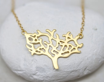 Collar de árbol de oro, colgante de árbol chapado en oro en una cadena de plata de ley chapada en oro, regalo para los amantes de la naturaleza.