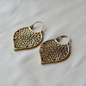 Gold Floral Drop Earrings, Brass Filigree Earrings, Vintage Boho Leaf Jewelry, Teardrop Statement Earrings, Nature Inspired Gift