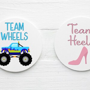 Étiquettes personnalisées brillantes Team Wheels à talons, thème genre, révélateur de faveurs - la moitié de chaque - étiquettes cadeaux - HOW025 - tailles 1,5 po. 2 po.
