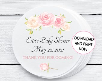 Könnte beinhalten: Runder weißer Geschenkanhänger mit rosa Aquarellblumen und dem Text "Erin's Baby Shower May 22, 2021 Thank You For Coming!" und einem rosa Button zum Herunterladen und Drucken.
