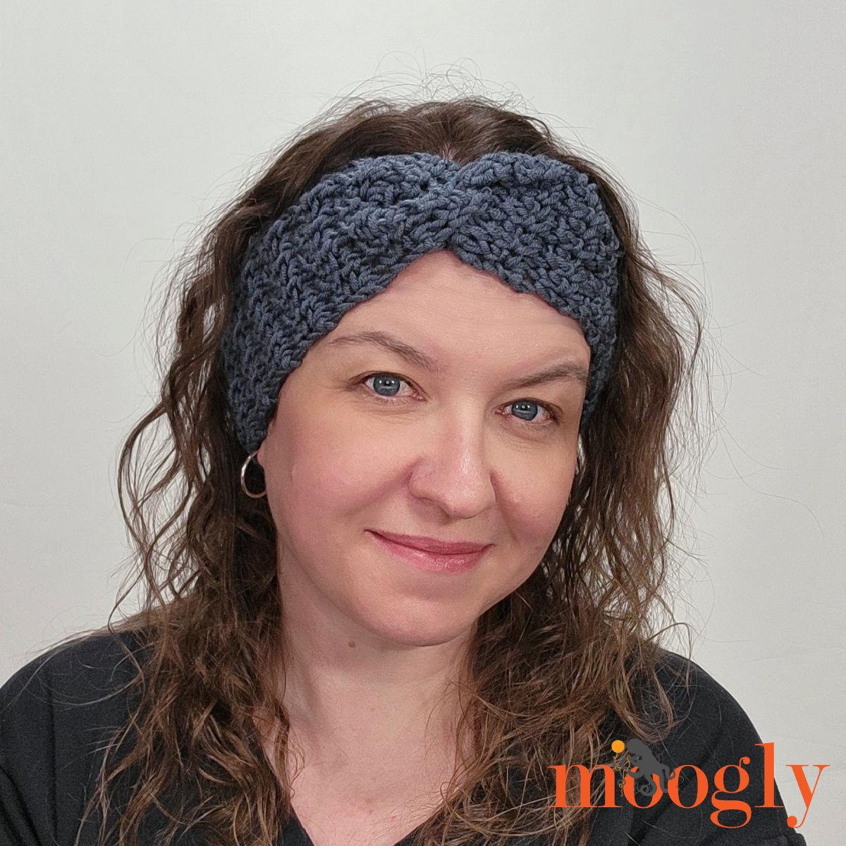39 Blueberry Crochet Patterns for Fruit-Inspired Amigurumi, Keychains, Plushies, and More 2 Blueberry Twist Crochet Headband