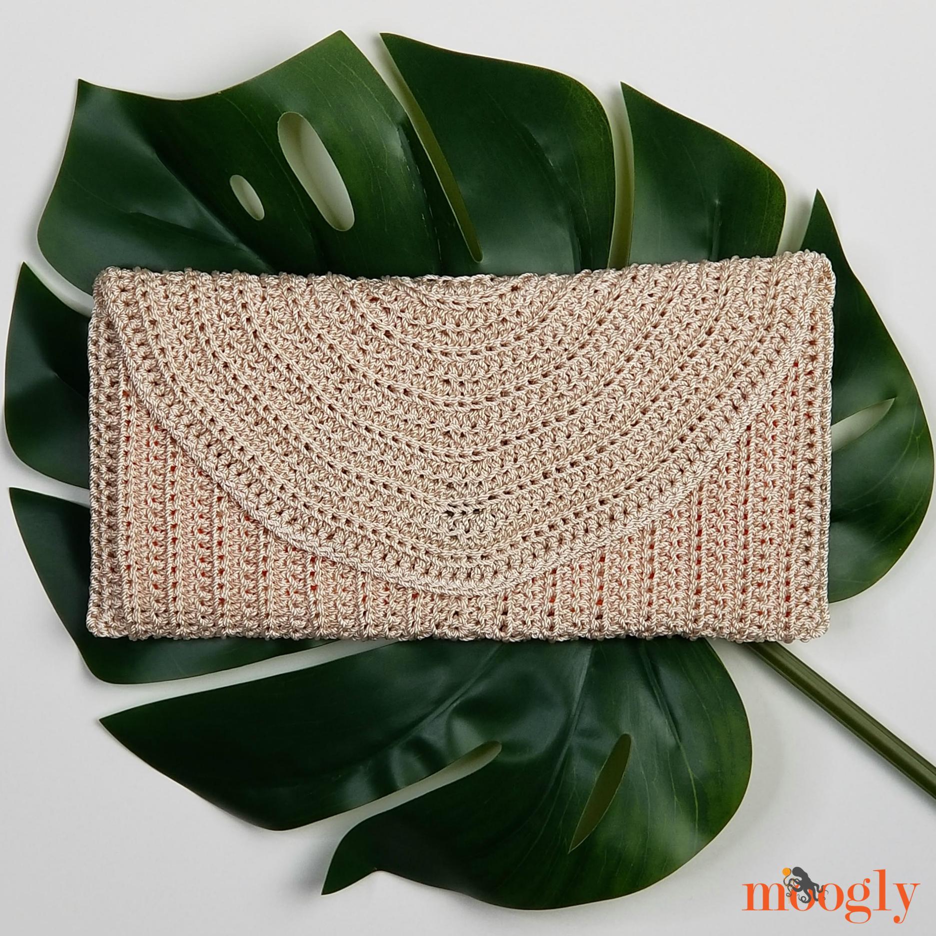 39 Crochet Clutch Patterns, Fringe Purses, and Granny Square Styles 37 Summer Clutch Advanced Beginner