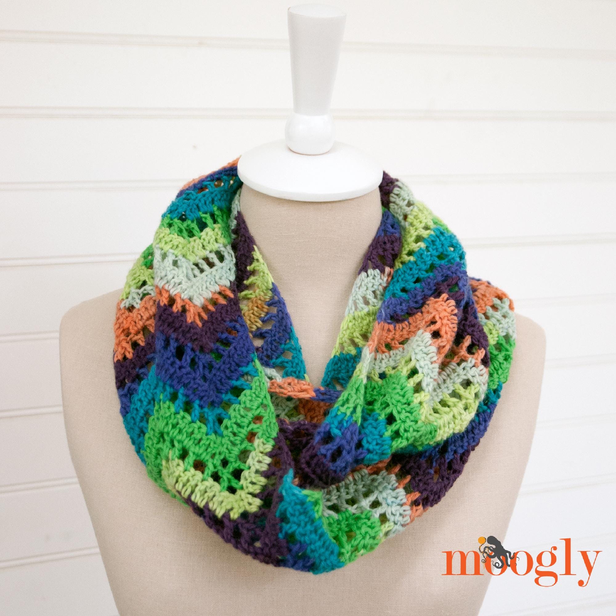 40 Paid and Free Crochet Chevron Patterns To Try Today 1 Chevron Lace Infinity Scarf