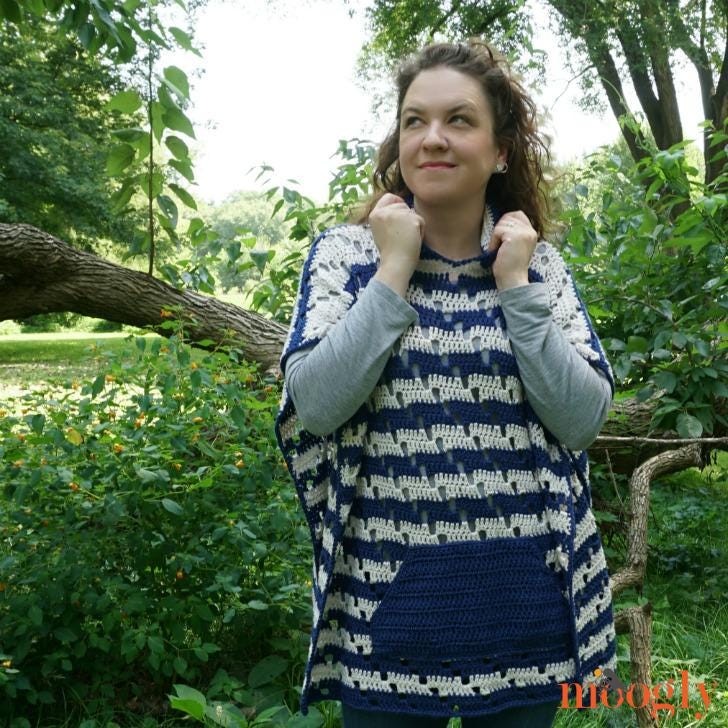 24 Hooded Poncho Crochet Patterns for Cozy Layering, Kids’ Gifts, and Fantasy Makes 18 Chic Moves Poncho