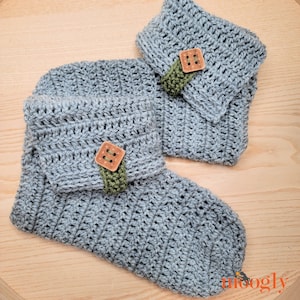 Virkmönster för tofflor med delad manschett i PDF-format - Damstorlekar 4 till Herrstorlekar 14 ingår