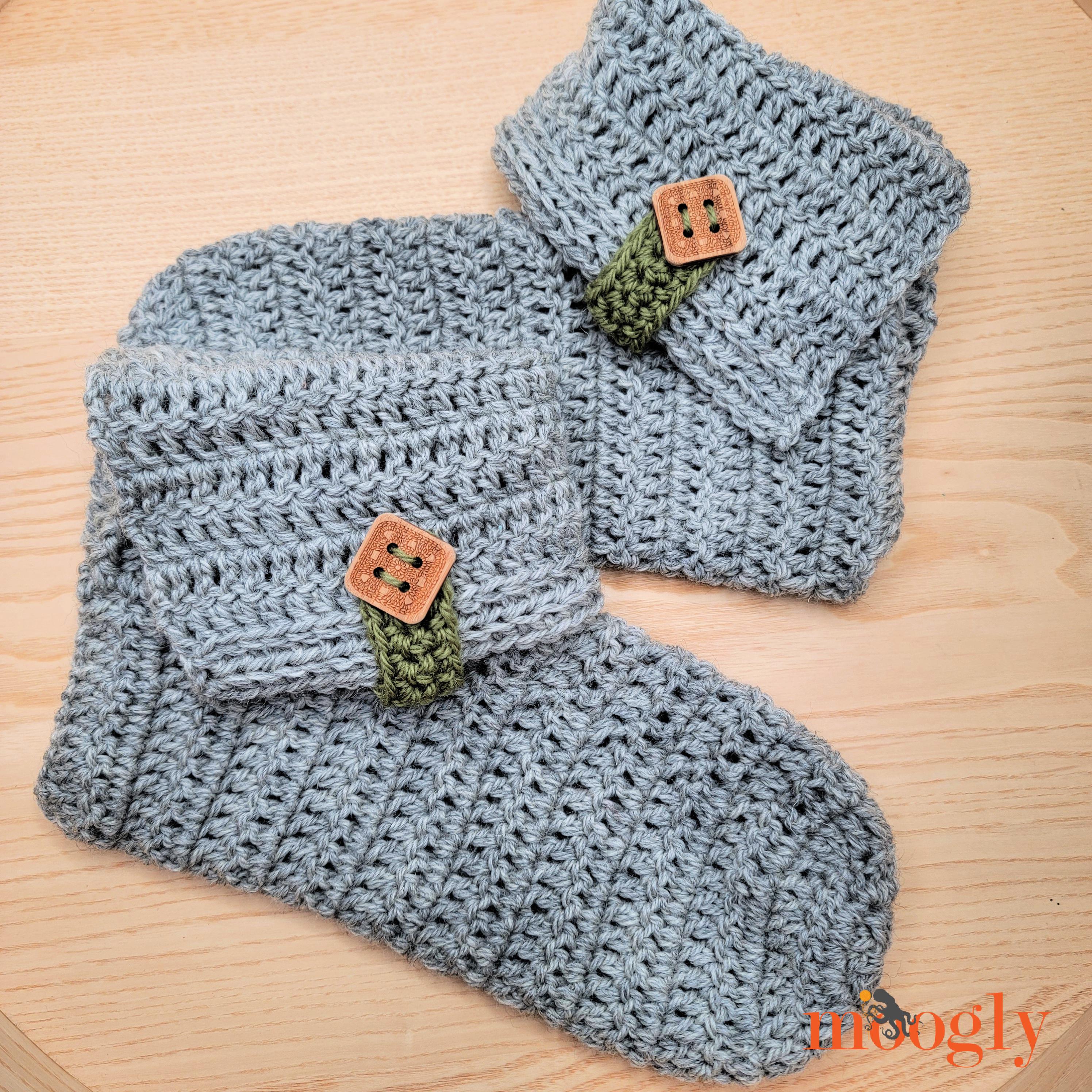 32 Men’s Crochet Patterns for Hats, Sweaters, Shirts, Slippers, and More 13 Split Cuff Slippers