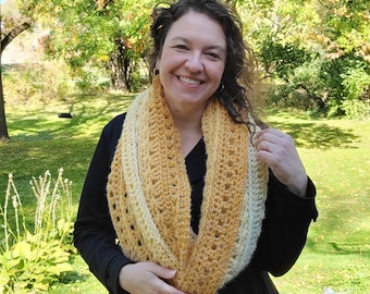 Cowl Crochet Pattern - Golden Halo Mobius - Intermediate - Bulky Yarn - Pattern PDF