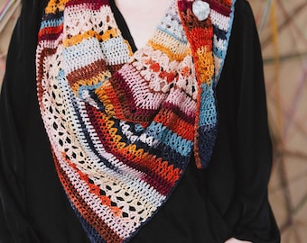 Schema per scialle Sideways Sampler all'uncinetto in formato PDF - Livello intermedio, lavorazione a dita, con video tutorial.