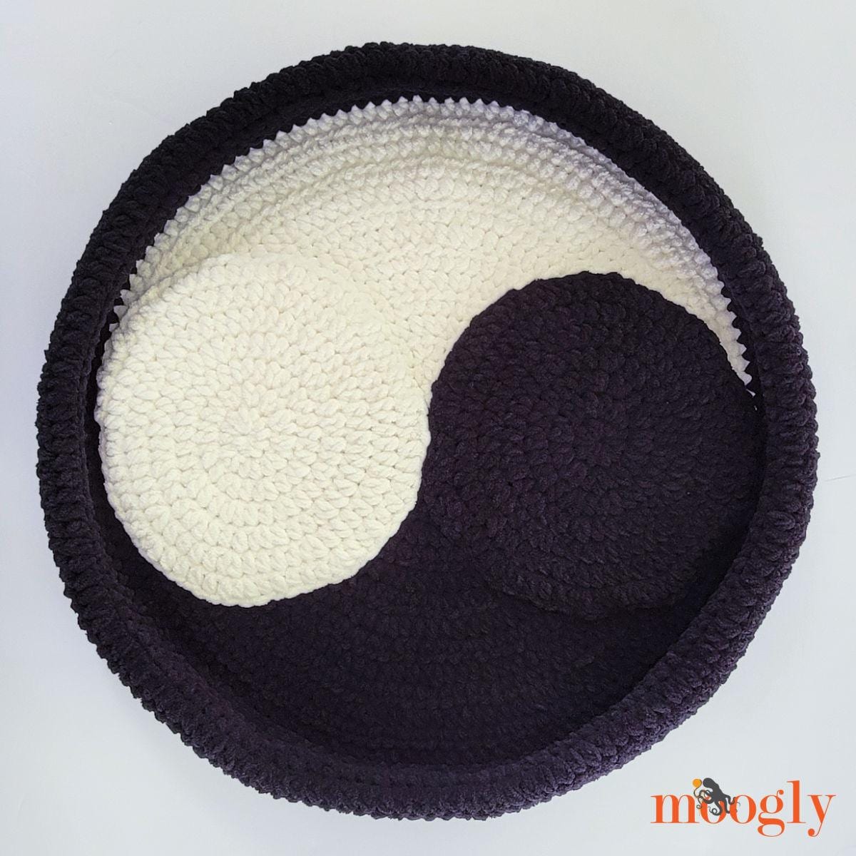 Yin-yang Cat Bed Crochet Pattern