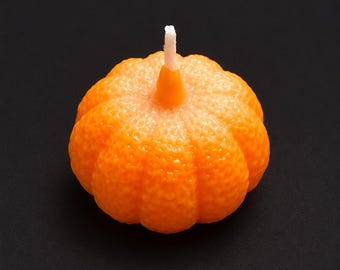 Kürbisförmige Kerze | Duftkerze „Scaretober Harvest Spice“ | Handgefertigte Herbstdeko | Halloween-Kerze | Chicles Bombas Co.