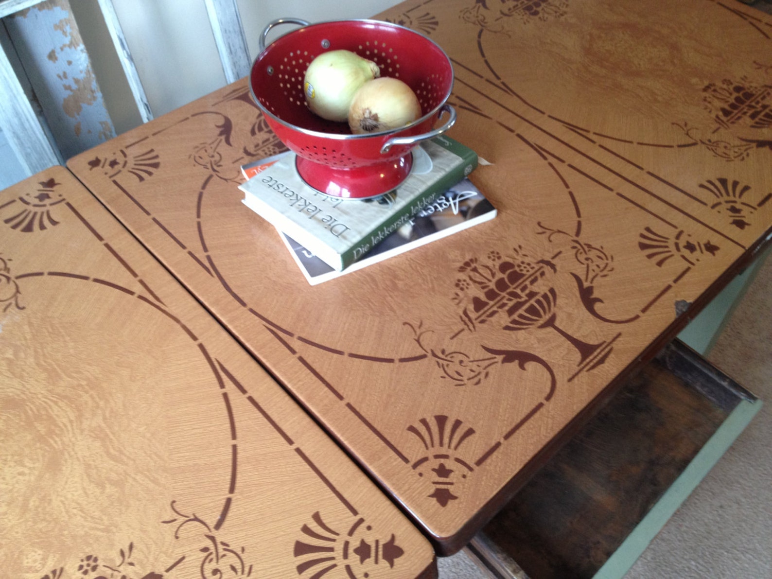 ornate porcelain enamel top kitchen table