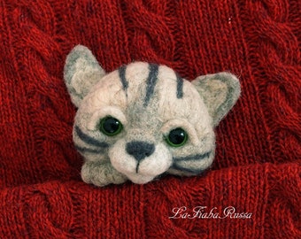 Broche de chat Aiguille feutrée chaton pointu gris – animal en laine Broche ou aiguille aimantée feutrée Décoration maison portrait d’animal chat, portrait de chat,