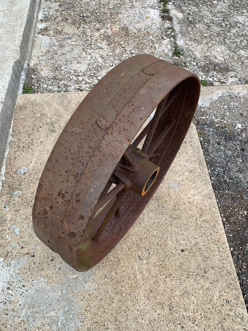 Large Heavy Farm Garden /& Yard Decor Repurposed Salvaged Parts Antique 28 Metal Wagon Wheel