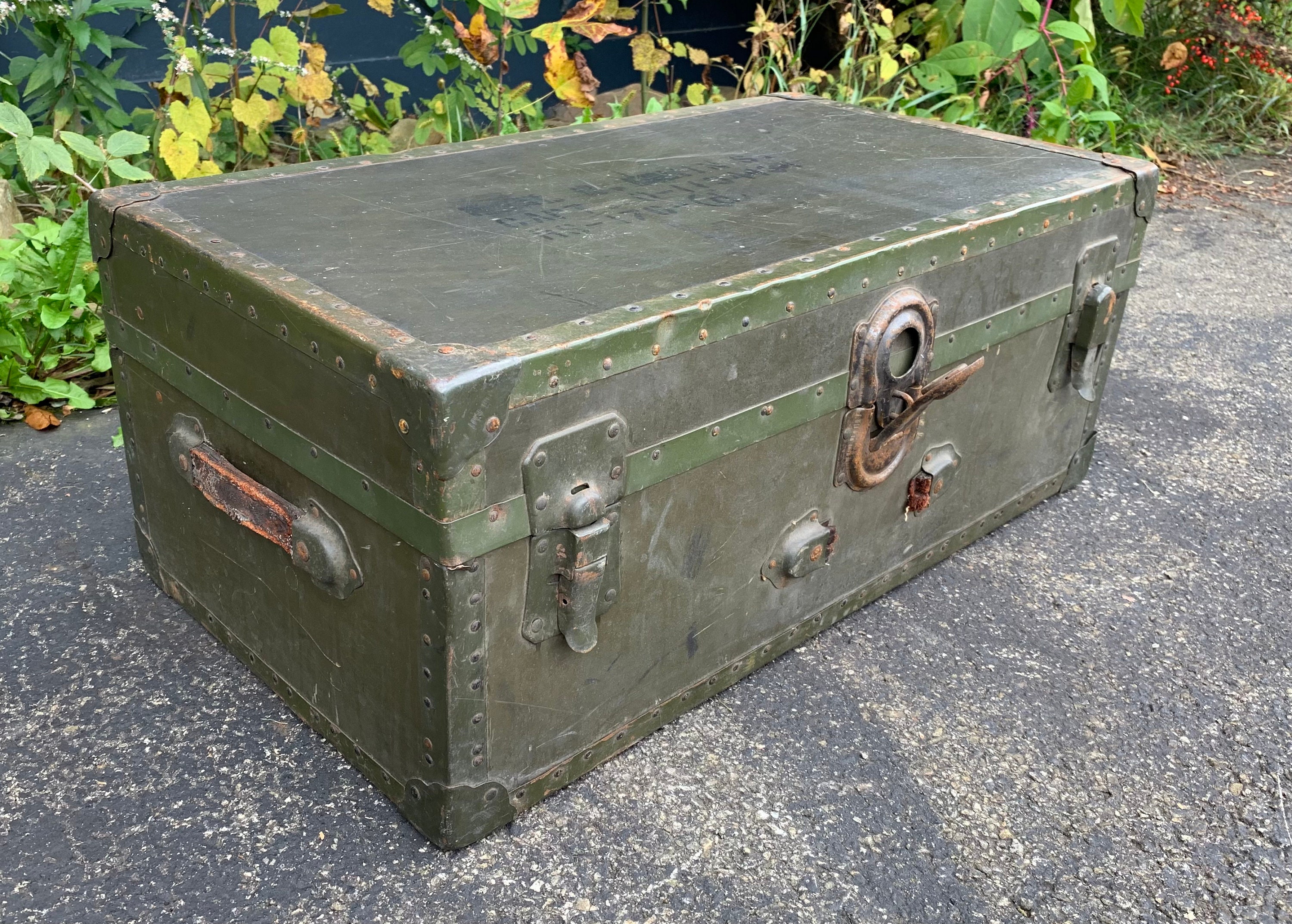 1947 Vintage Foot Locker Trunk WWII Era Authentic WITH TRAY FOR DISPLAY  RESTORE