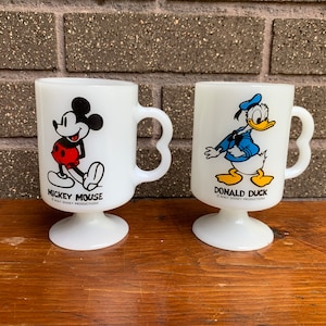 Vintage Mickey Mouse & Donald Duck Milk Glass Mugs, Walt Disney Productions bild 1