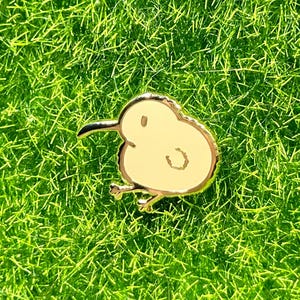 Kiwi Enamel Pin - Small Woodland Friends NZ Bird Familliar Lapel Badge Filler Mini Pin