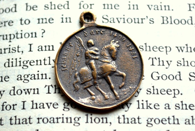 St. Joan of Arc Religious Medal 1 Catholic Medal Vintage Replica Made in the USA SF-1068 image 3