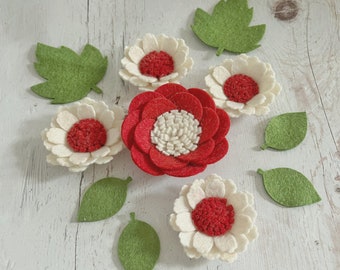 Christmas flower pack, red and white felt loose flowers with green leaves