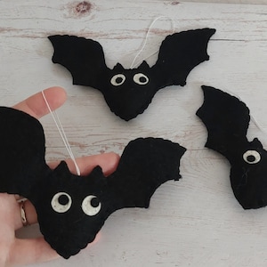 Fall bat ornament - Halloween decoration - Spooky