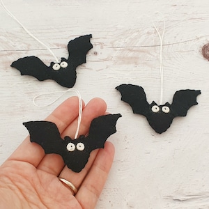 Mini BAT ornament SET OF 5 - halloween decor - handmande felt ornaments - felt bats