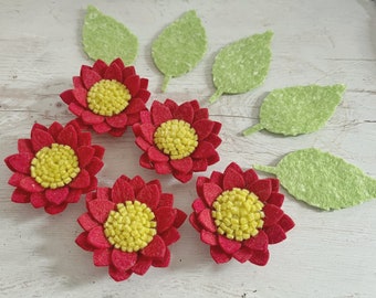 Spring flower pack, red felt loose flowers with green leaves