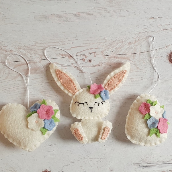 Ensemble d'ornements de Pâques en feutre : lapin, oeuf et coeur brodés