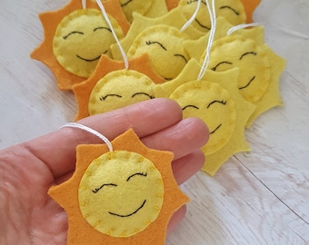 Mini sun ornament, wool felt sun home decoration