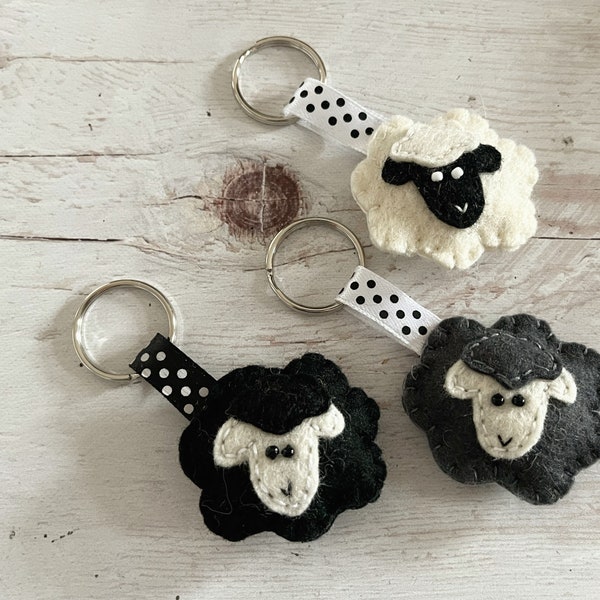 Porte-clés mouton en feutre - mouton noir - agneau - accessoires en feutre - respectueux de l'environnement - cadeau pour lui - cadeau pour elle - porte-clés - animaux en feutre