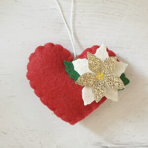 Corazones de Flor de Pascua Roja - Adorno de flores de Navidad - Decoración del hogar de fieltro - regalo para su decoración de vivero naturaleza inspirada en flores