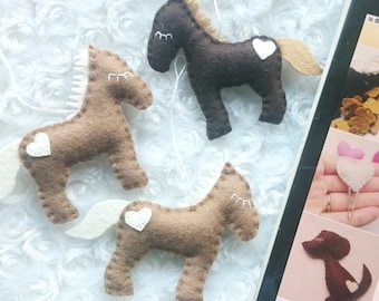 Felt horse ornament - handmande felt ornaments - Christmas/Housewarming home decor - Baby shower ornaments - eco friendly