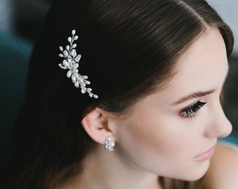 Peineta de novia con perlas de agua dulce • Peineta de boda plateada • Peineta de novia con perlas de agua dulce • Peineta de boda con perlas • Peineta de cristal y perlas • 2526