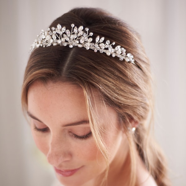 Diadème de mariage en perles et cristal, diadème de mariée, casque de mariage en perles, diadème de mariage en perles, couronne de mariage en cristal, casque de mariée ~ TI-3380