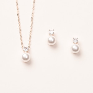 Simple Pearl Bridesmaid Gift Set Pearl Bridesmaid Jewelry Minimalist Pearl Bridesmaid Jewelry Simple Pearl Pendant Jewelry 1733 image 2