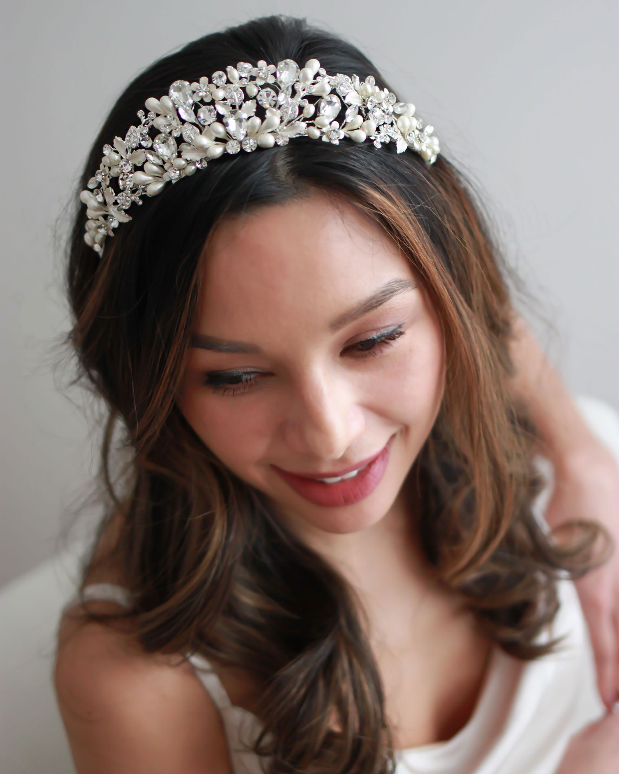 Bridal Flower Crystal Pearls Wedding Crown Tiara V726 