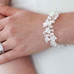 Floral Wedding Bracelet • Pearl & Crystal Bridal Bracelet • Floral Bridal Bracelet • Pearl Wedding Bracelet • Pearl Bridal Bracelet • 4925