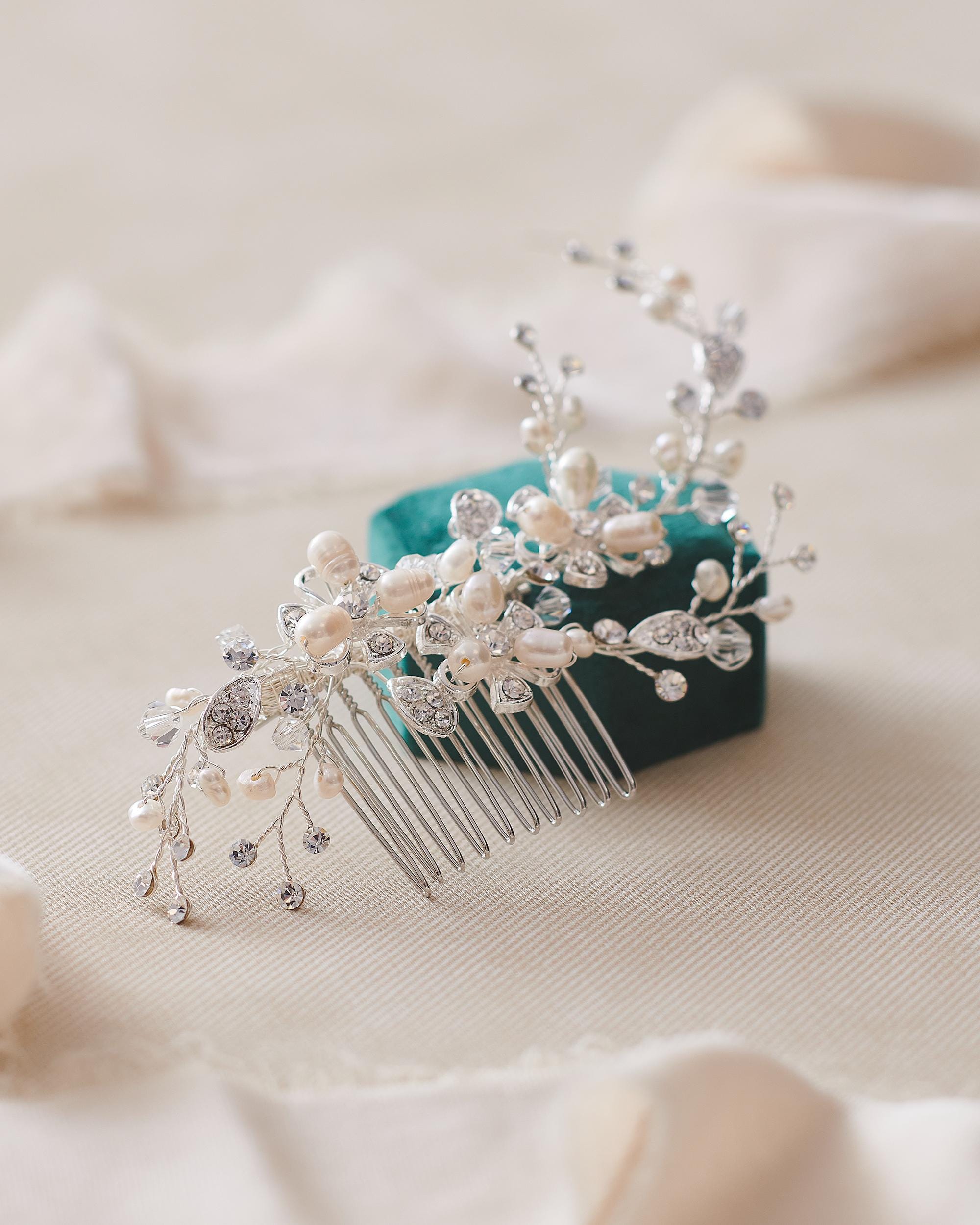 Floral Freshwater Pearl and Crystal Bridal Hair Comb  display picture 1