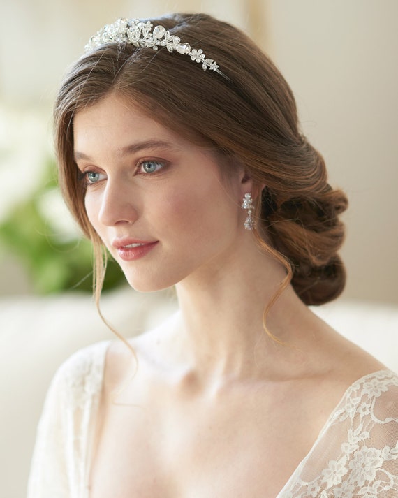 Wedding Hairstyles for Bows, Buds, Tiaras, and More From the Spring 2016  Bridal Shows