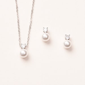 Simple Pearl Bridesmaid Set • Pearl Bridesmaid Jewelry • Minimalist Pearl Bridesmaid Jewelry •  Bridal Jewelry Set, Wedding Jewelry ~1733