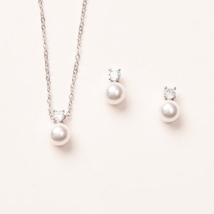 Simple Pearl Bridesmaid Gift Set Pearl Bridesmaid Jewelry Minimalist Pearl Bridesmaid Jewelry Simple Pearl Pendant Jewelry 1733 Silver