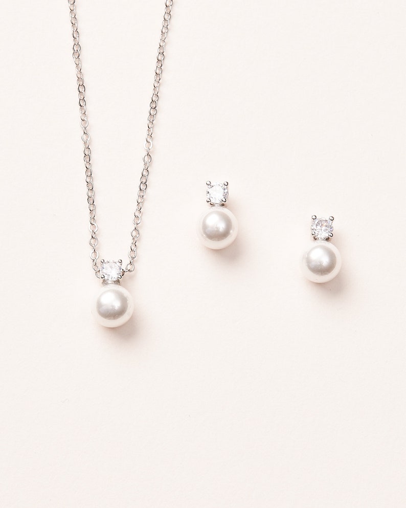 Simple Pearl Bridesmaid Gift Set Pearl Bridesmaid Jewelry Minimalist Pearl Bridesmaid Jewelry Simple Pearl Pendant Jewelry 1733 Silver