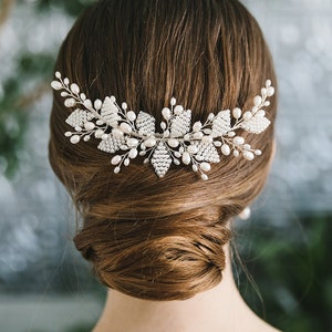 Freshwater Pearl Bridal Headpiece • Bridal Hair Accessory • Pearl Wedding Comb •  Floral Wedding Comb • Bridal Hair Accessory • 2539